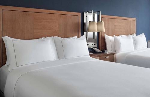 King of Prussia Hotel | Near Valley Forge | Shuttle. Restaurant. Gym.