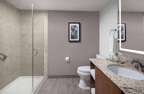 King of Prussia Hotel | Near Valley Forge | Shuttle. Restaurant. Gym.