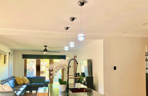 Macgregor House | NEAR WESTFIELD HOLIDAY HOME