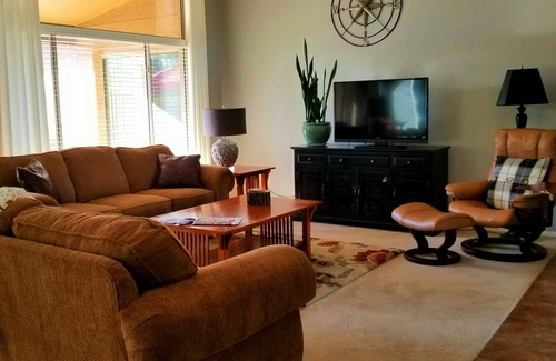 Pebblecreek House | NEED A PLACE TO STAY WHILE BUILDING YOUR NEW HOME?