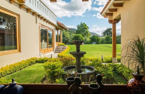 Guayllabamba House | Neocolonial Guayllabamba House | Gym Jacuzzi Pool