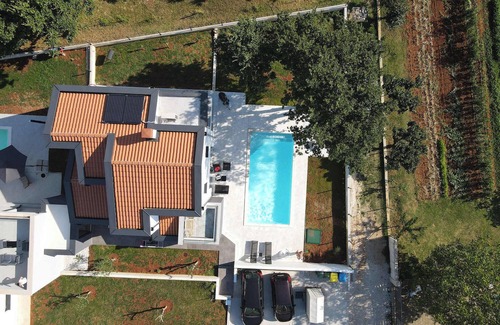 Mugeba Villa | Neues Gebäude. Es Liegt 3,5 km vom Zentrum von Poreč Entfernt