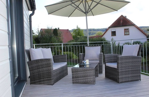 Wiesenbronn Apartment | Neues Mobilheim mit Terasse und Garten