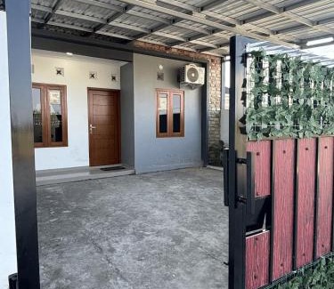 Banaran House | Nevia House - Comfortable Place With Family