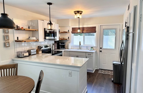 Saint Simons Island House | New 2 Bedroom Beach Cottage! One block to Beach! By CrabDaddy's and Crab Trap!