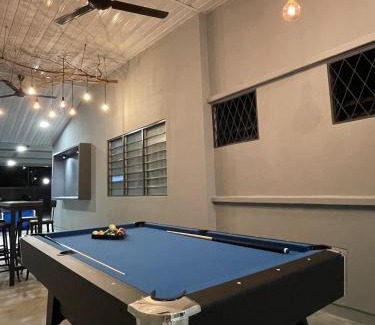 George Town House | -NEW- 22Pax 5R4B V KTV,KID'S POOL,POOL TABLE NEAR USM,LWE HOSPITAL,SPI ARENA