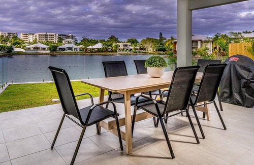 Trinity Beach Villa | New 3 bedroom lakeside villa with tennis court and lap pool