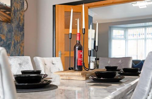 Fenham House | New! 3BR in Baxter Ave