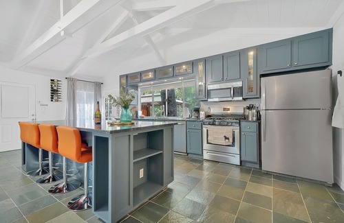 Glencoe Cabin | NEW: 3BR, private HotTub, FireTable, BBQ, AC, Dogs OK, WIFI