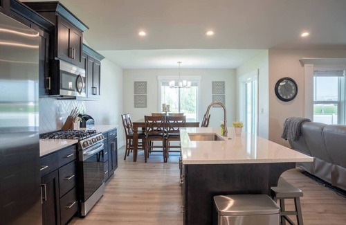 Idaho Falls House | New 6 Bed/3Bath Spacious Home in Idaho Falls. Family Friendly, Sleeps 16+.