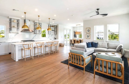 Key West House | New Altair House by Brightwild Pool Pets