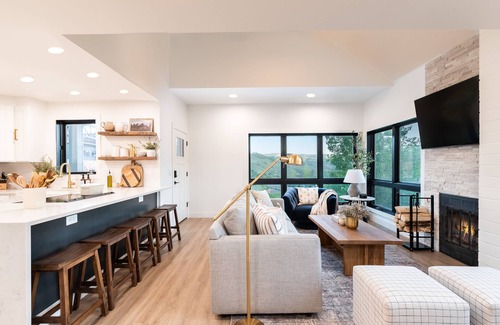 Gorgosa Condo | ★New and Modern! Chef's kitchen, views, parking, .5 mi from transit center