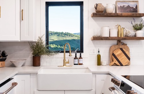 Gorgosa Condo | ★New and Modern! Chef's kitchen, views, parking, .5 mi from transit center