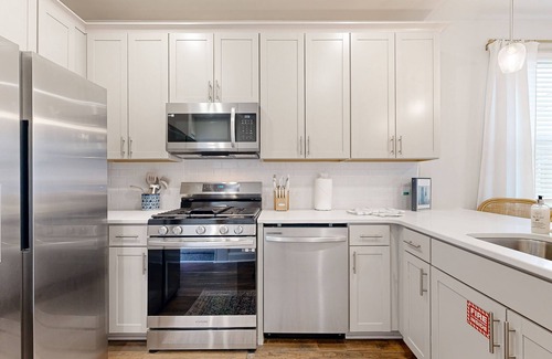 North Charleston House | New and Updated Home- Close to charming downtown Charleston