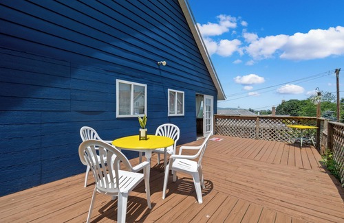 Scranton Apartment | NEW ! " Autumn Nights " 2 bed spacious retro flow with fire place -min from DT