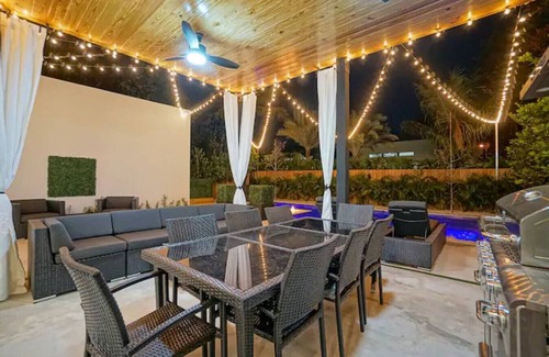 Little Haiti Villa | *NEW* Bali Resort Style Villa w/Vast Pool & Spa!