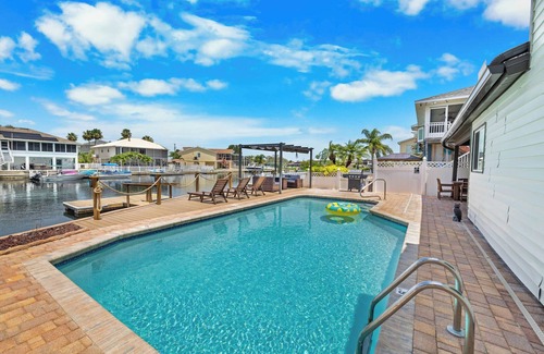 Spring Hill House | *New/Beautifully Remodeled/Waterfront/Pool Home