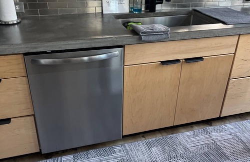 Dunlap House | NEW! Book now for discounted rates! 10 1/2 private acres, views, hot tub, & more