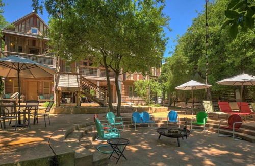 Gruene House | New Braunfels' Riverside Retreat Near Gruene Hall