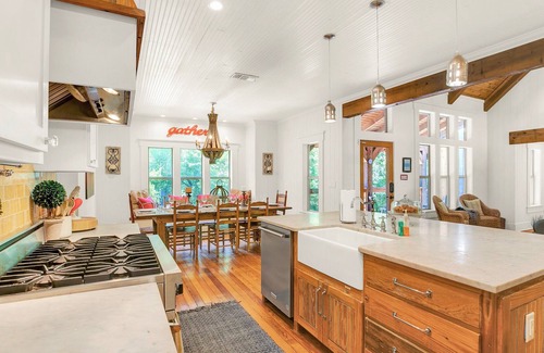 Gruene House | New Braunfels' Riverside Retreat Near Gruene Hall