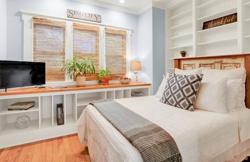 Gruene House | New Braunfels' Riverside Retreat Near Gruene Hall