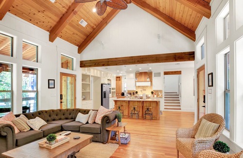 Gruene House | New Braunfels' Riverside Retreat Near Gruene Hall