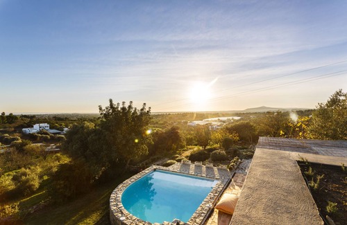Santo Estevao House | NEW Breathtaking Villa w/pool in scenic landscape