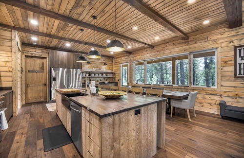 Island Park Cabin | New Build Luxury Yellowstone House, 6 acres, Decks, Fire pit, Heat & AC on Creek