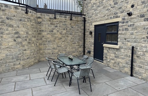 Keighley House | New built semi detached house on canal