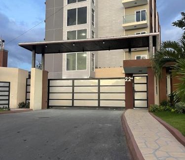 Barbican Apartment | New Central 2 bed 2 bath Apartment with pool