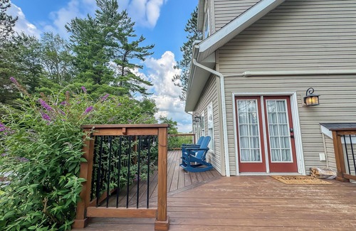 North Glade Hills House | New: Charming and Great Value Lake Area Cottage