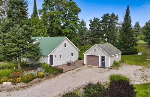Boyne City House | *NEW* charming cottage just outside of Walloon Village