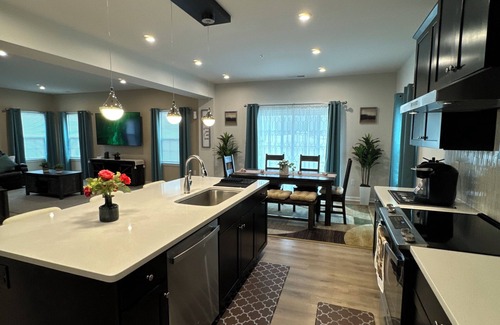 Delmar House | New Coastal Style 4-bedroom house in superb Delmar with TVs in all rooms, WiFi.