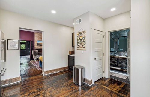 Covington House | NEW! Covington Cottage – Historic Home w/Hot Tub, Walk to Bars & Restaurants