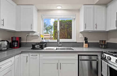 Ontario House | @New & Cozy 3B/2B Near Ontario Airport and Toyota Arena