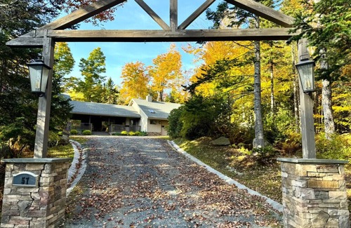 West Dover Ski Chalet | New! Custom Chalet minutes from Mt Snow w/Hottub