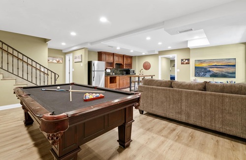 Big Bear House | NEW DECOR ❤️ HotTub Pool Table Arcade Fire Pit King Beds 2 Fireplaces