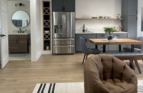 Torrance Apartment | NEW! Dog Friendly Spacious Modern Guesthouse Renovated in Late 2022