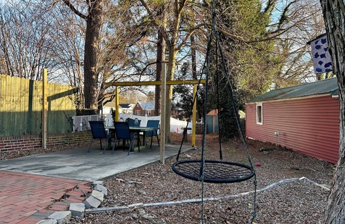 Burlington House | New! Downtown Burlington Bungalow, close to Elon!