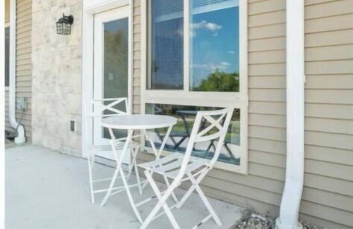 Howard Apartment | New Duck Creek Apt - 2 Bd/2 BA Modern Comfort