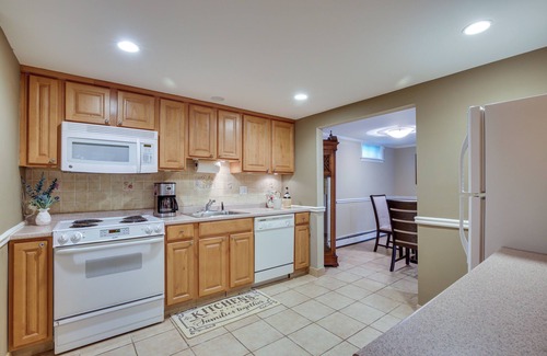 New Fairfield Apartment | New Fairfield Vacation Rental w/Lake Views!