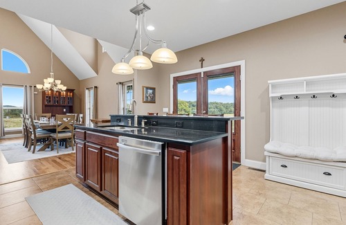 Allenton House | NEW Firepit | 2 King Beds | Country Views