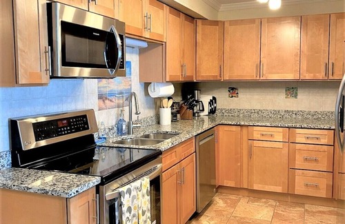 Malta Condo | New-First floor lakefront, 160 ft dock, 2 minutes to Browns Beach & Restaurants!