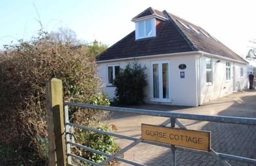 New Forest District Cottage | New Forest cottage, sleeps up to 10. Looks directly on to the Forest
