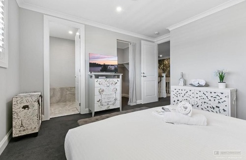 Banksia Beach House | New Haven - Morning Sunrise Suite