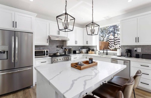 Blue Jay House | New Home 2 Mstrs, AC, EV Chgr, Pool Table, Lake Rights