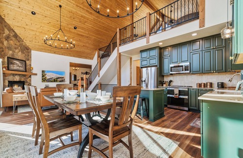 Alma Cabin | New Home with Hot Tub and Epic Views - Antler Ridge