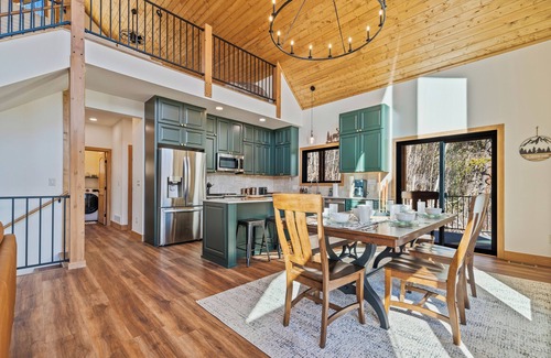 Alma Cabin | New Home with Hot Tub and Epic Views - Antler Ridge