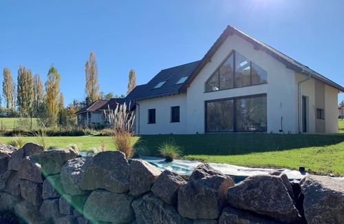Kerprich-aux-Bois House | New house on the banks of the Stock pond