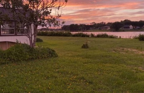 Umatilla House | New House on lake,full stocked home,private beach Lake access w use of 4 kayaks
